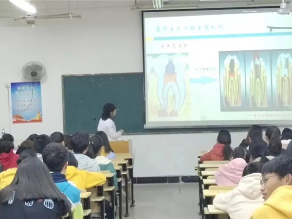 【昌华玉牙】爱牙讲座进校园，让莘莘学子们受益匪浅！